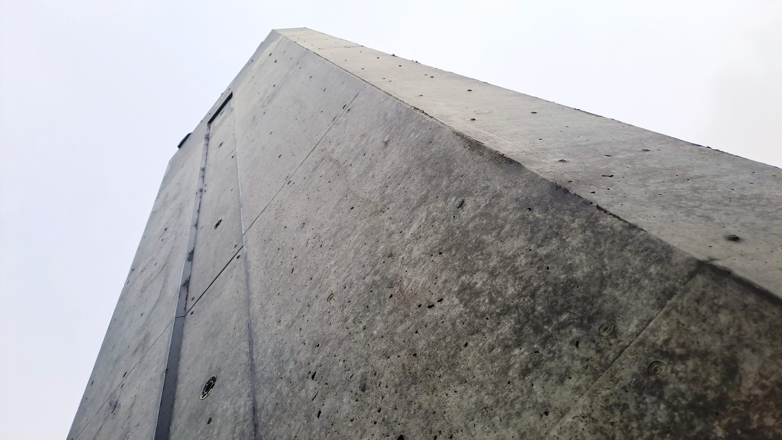 Prace zbrojarskie i ciesielskie oraz betonowanie podpór wiaduktu; Wykonanie izolacji cienkiej elementów żelbetowych; Zasypki inżynierskie fundamnetów; Platforma pod ustrój nośny; Budowa ekranów akustycznych; Przebudowa instalacji wod-kan., energetyki, teletechniki.