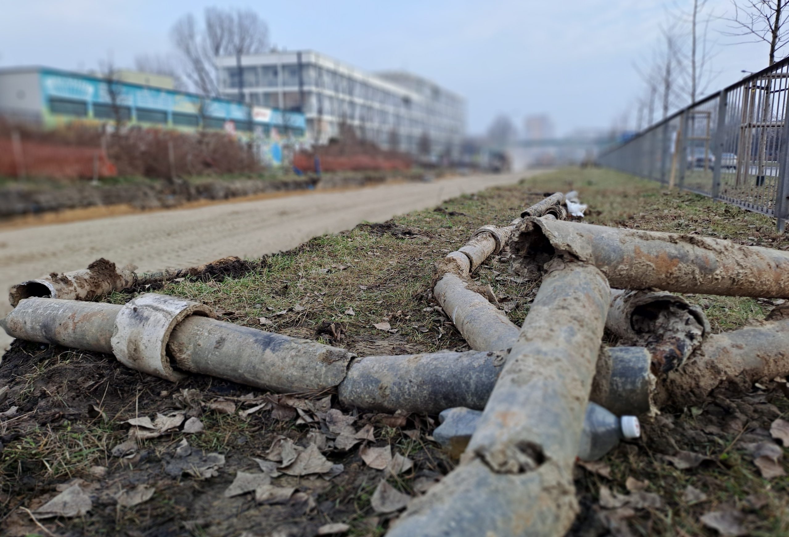 Utrzymanie COR; Prace przygotowawcze do COR; Wykopy; Roboty brukarskie; Wykonanie warstwy mrozoodpornej oraz warstwy podbudowy pomocniczej; Przebudowa odwodnienia drogowego; Kontynuacja budowy oświetlenia drogowego; Budowa ekranów akustycznych - pale.