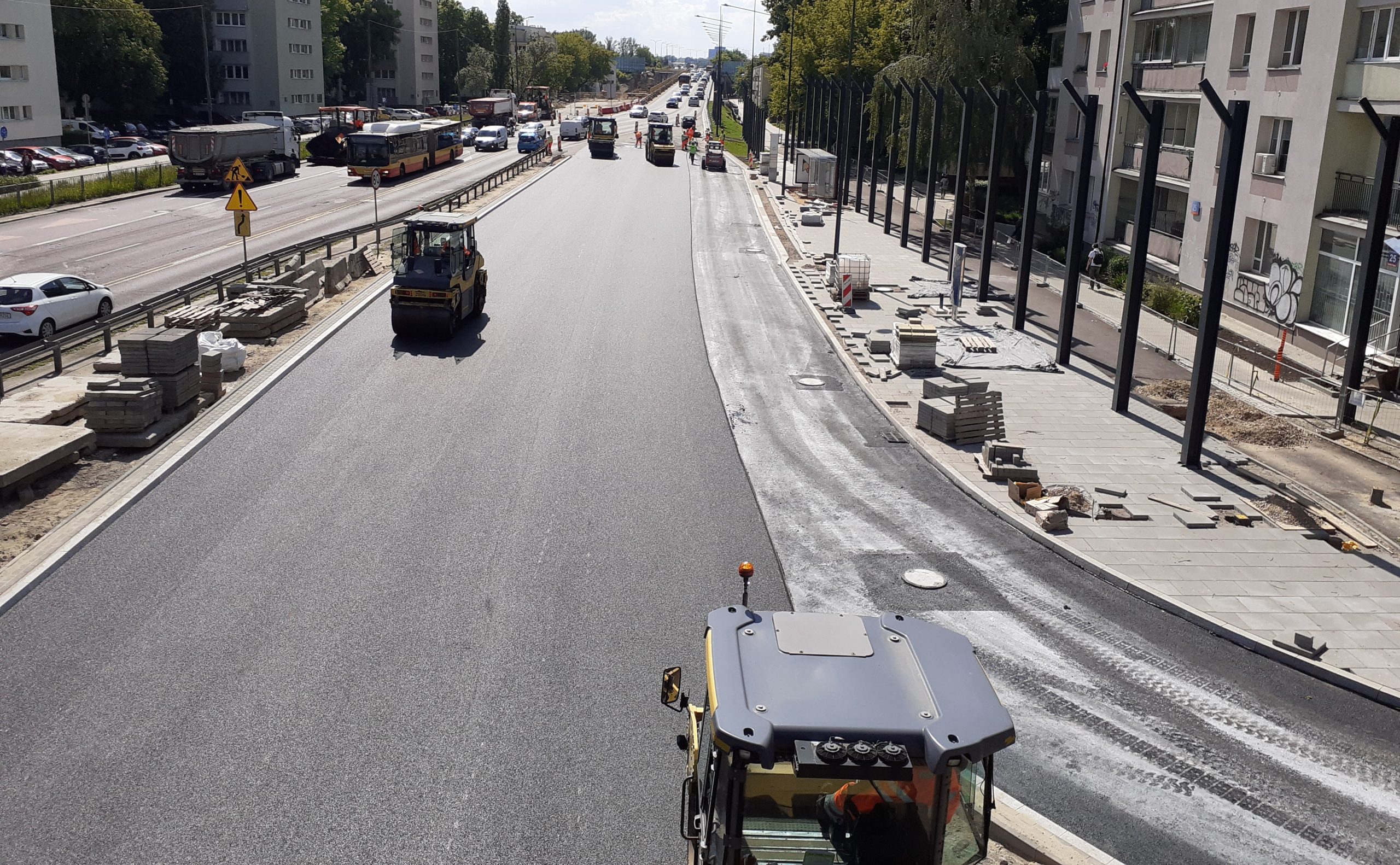 Utrzymanie wprowadzonych COR; Rozbiórki; Wykopy pod chodniki i ścieżki rowerowe; Wykonanie podbudowy zasadniczej na chodniku, peronie i ścieżce rowerowej; Roboty brukarskie; Podbudowa z kruszywa i warstwa ścieralna na al. Stanów Zjednoczonych i ul. Saskiej; Prace rozbiórkowe wiaduktu nitki południowej; Montaż barier drogowych; Wykonywanie pali; Wykopy fundamentowe; Betony wyrównawcze; Betonowanie głowic pali; Regulacja urządzeń wod-kan; Budowa oświetlenia drogowego; Przełączenia sieci TT; Wzmocnienie kanału ciepłociągu przy ul. Saskiej; Montaż podwalin ekranów.